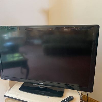 Sale Photo Thumbnail #198: TV and stand