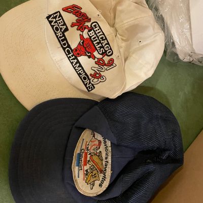 Sale Photo Thumbnail #438: Large lots of ball caps