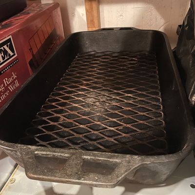 Sale Photo Thumbnail #534: Couldn’t read name on bottom of cast iron