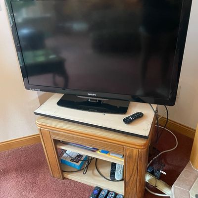 Sale Photo Thumbnail #196: TV and stand
