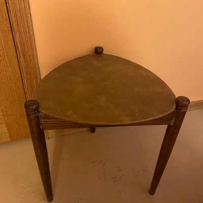 Sale Photo Thumbnail #373: Triangle table