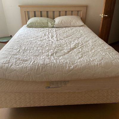Sale Photo Thumbnail #338: Queen bed