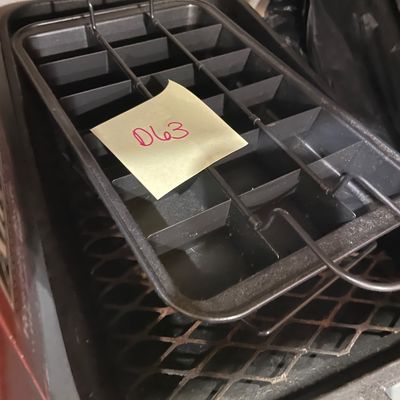Sale Photo Thumbnail #537: Couldn’t read name on bottom of cast iron
