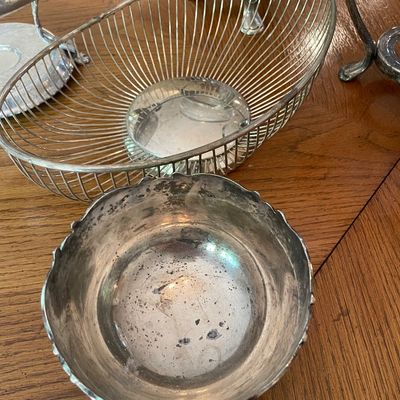 Sale Photo Thumbnail #150: Glass serving