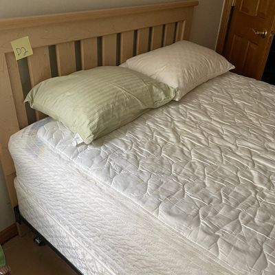 Sale Photo Thumbnail #340: Queen bed