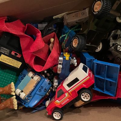 Sale Photo Thumbnail #562: Mixed toys