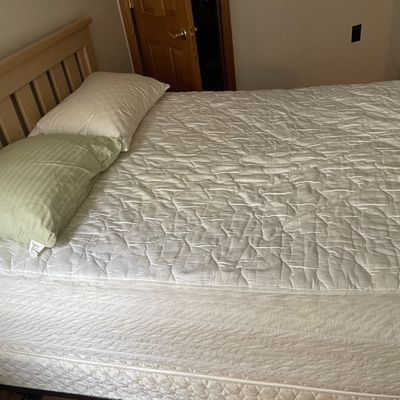 Sale Photo Thumbnail #339: Queen bed