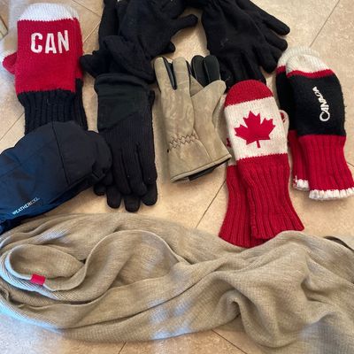 Sale Photo Thumbnail #346: Gloves and mitts