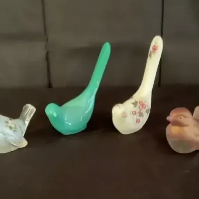 Exquisite Fenton Art Glass Bird Figurines – Hand-Painted & Opalescent – Set of 4