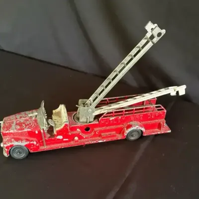 Vintage 16.5" Hubley Cast Iron Fire Department Ladder Truck Toy Original