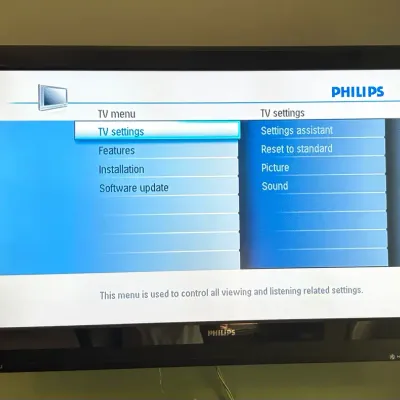 Philips 47" LCD HDTV (Model 47PFL7422D/37) - Good Working Condition - No Remote