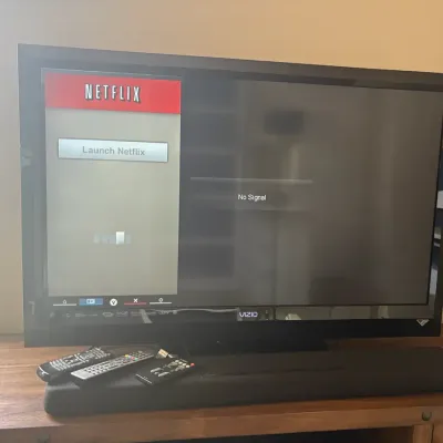 42" Vizio Full HD Smart TV (E422VLE) & Yamaha ATS-1070 Bluetooth Soundbar Bundle