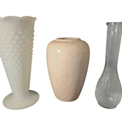 DG612 Anchor Hocking Milk Glass & 2 Glass Vases