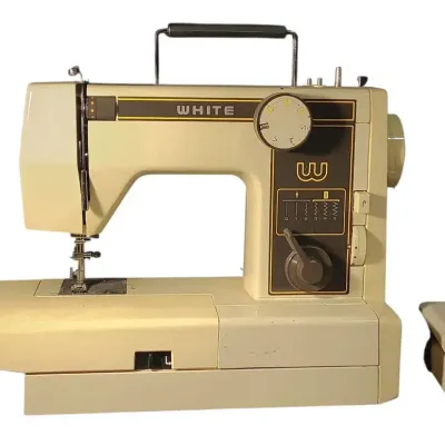 DG625 VTG White Precision Zigzag Sewing Machine Model 977 with Foot Pedal 