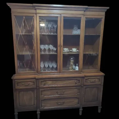 DG615 China Cabinet 