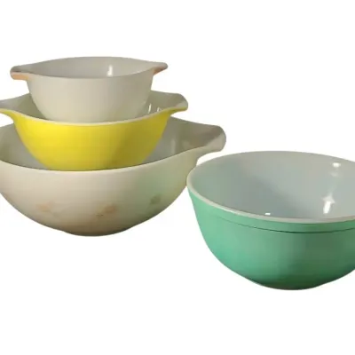 DG700 Set Of 4 Vintage Pyrex Bowls