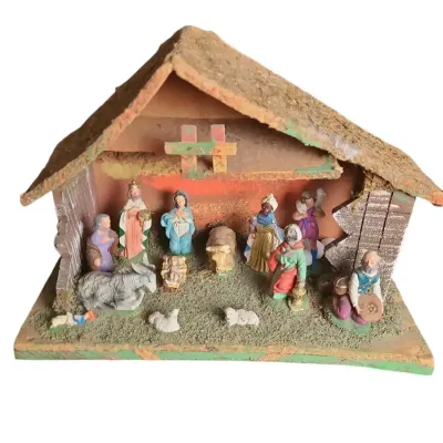 DG135 Vintage Wood and Moss Nativity Manger