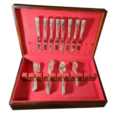 DG616 W.M.Rogers Silverplated Flatware. Complete Set For 8