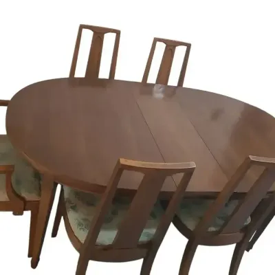 DG709 Oval Dining Room Table