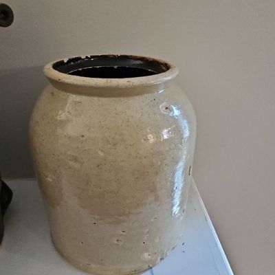 Sale Photo Thumbnail #659: Antique American Stoneware Crock