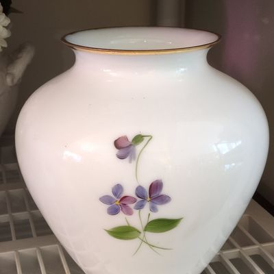Sale Photo Thumbnail #782: Lenox "Violet Dream" Porcelain Vase
