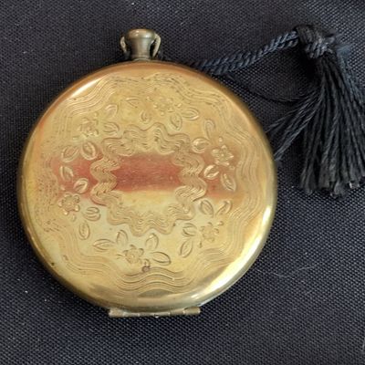Sale Photo Thumbnail #321: Vintage Zell Fifth Avenue "Pocket Watch Style" Powder Compact