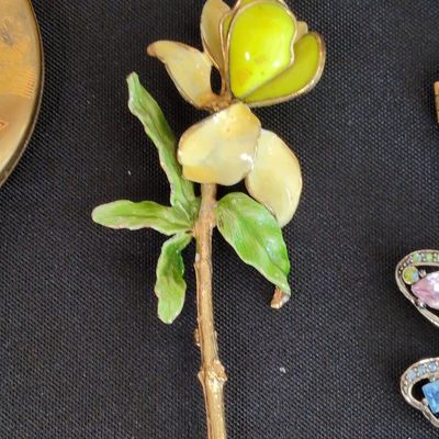 Sale Photo Thumbnail #355: Vintage Enamel Flower Brooch