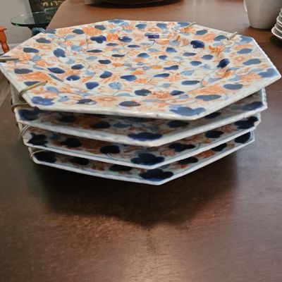 Sale Photo Thumbnail #242: Octagonal Japanese Imari-Style Porcelain Plates
