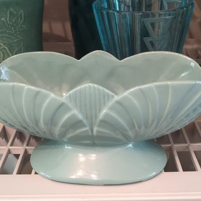 Sale Photo Thumbnail #766: Hull Pottery Water Lily Console Bowl