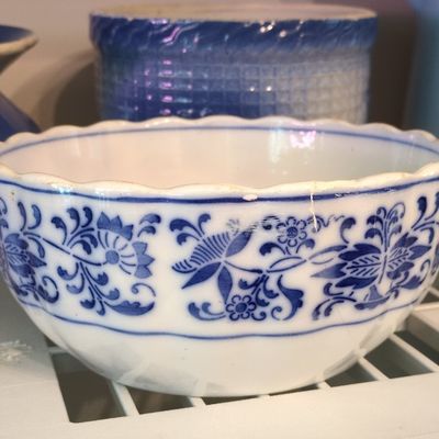 Sale Photo Thumbnail #781: Blue Onion Pattern Porcelain Bowl