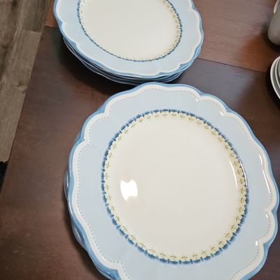 Sale Photo Thumbnail #236: Lenox Provençal Garden Provençal Sky Dinner Plates