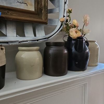 Sale Photo Thumbnail #565: Collection of American Stoneware Crocks and Jugs