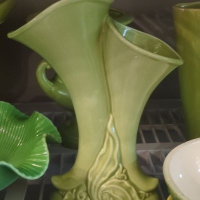 Sale Photo Thumbnail #673: Hull Pottery Cornucopia Vase