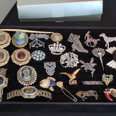 Sale Photo Thumbnail #315: Assorted Vintage Costume Jewelry Brooch Collection with Figural Animals and Themed Pieces