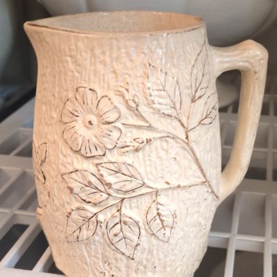 Sale Photo Thumbnail #712: Hull Pottery Wildflower Creamer