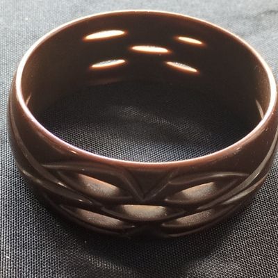 Sale Photo Thumbnail #337: Vintage Carved Chocolate Brown Bakelite Bangle Bracelet with Leaf Design