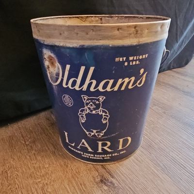 Sale Photo Thumbnail #595: Oldham's Farm Sausage Co. 8 lb. Lard Tin with Pig Graphic