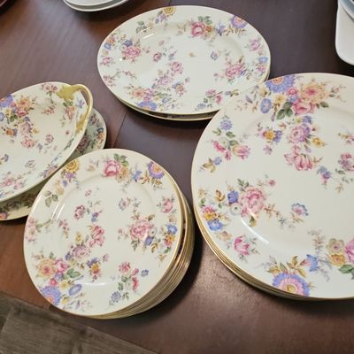 Sale Photo Thumbnail #192: Rosenthal Ivory The Sunray Pattern Dinnerware