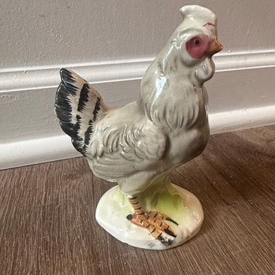 Sale Photo Thumbnail #166: Vintage Ceramic Hen Figurine - Made in Japan