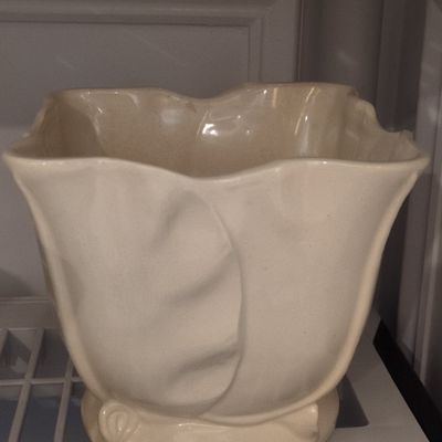 Sale Photo Thumbnail #772: McCoy Pottery Tulip Planter