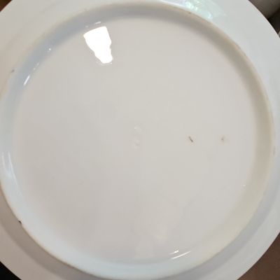 Sale Photo Thumbnail #252: Villeroy & Boch Luxembourg "Geo" Paneled Rim Dinner Plates