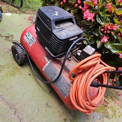Sale Photo Thumbnail #847: Campbell Hausfeld 15-Gallon Air Compressor