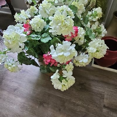 Sale Photo Thumbnail #825: Artificial Geranium Bush Arrangement