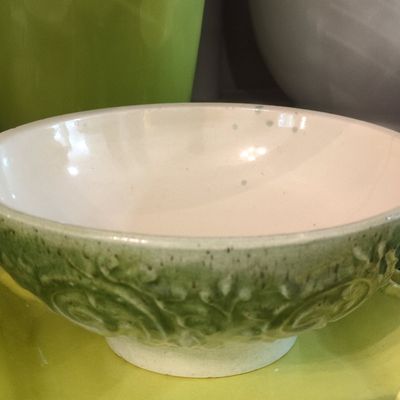Sale Photo Thumbnail #797: Haeger Pottery #102 Leaf Swirl Footed Bowl
