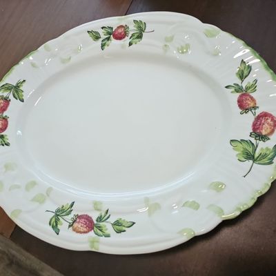 Sale Photo Thumbnail #226: Vintage Majolica Strawberry Serving Platter, Made in Italy