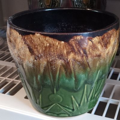 Sale Photo Thumbnail #677: Robinson Ransbottom "Sun & Moon" Drip Glaze Planter