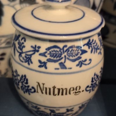 Sale Photo Thumbnail #745: Blue Onion Pattern Nutmeg Spice Jar