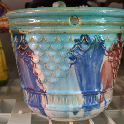 Sale Photo Thumbnail #793: Hull Pottery Fish Scale Planter