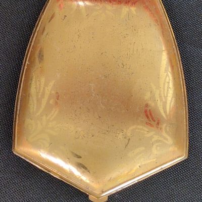 Sale Photo Thumbnail #358: Vintage Elgin American Gold Tone Etched Floral Compact