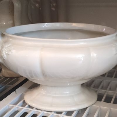 Sale Photo Thumbnail #718: Antique White Ironstone Tureen with Acorn Lid